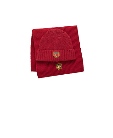 κόκκινο κασκόλ και σκούφος